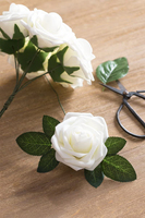 Fleurs Artificielles Combo 25PCS Roses blanches en mousse avec tige pour bricolage Bouquets de mariage centres de table fête décorations pour la maison