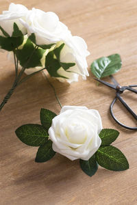 Fleurs Artificielles Combo 25PCS Roses blanches en mousse avec tige pour bricolage Bouquets <span class=keywords><strong>de</strong></span> mariage centres <span class=keywords><strong>de</strong></span> table fête décorations pour la maison - Product Image 3