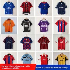 Camisetas de Fútbol Retro del <span class=keywords><strong>Real</strong></span> <span class=keywords><strong>Madrid</strong></span> y del Arsenal para Todas las Temporadas, Diseño Bordado de Manga Corta, Poliéster - Product Image 2