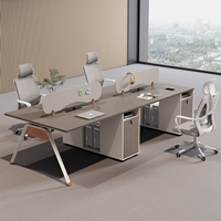 Bureau de travail simple pour employé, poste de travail de bureau