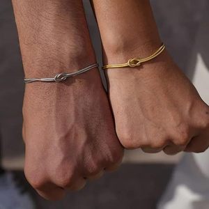 Bracelet minimaliste pour couples, plaqué or 18 carats, en acier inoxydable, étanche, chaîne serpent réglable, nœud d'amour - Product Image 6