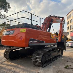 Excavatrice d'occasion DOOSAN DX 300LC-9C d'origine, 90% neuve, importée, faible nombre d'heures de fonctionnement, haute qualité, en vente (modèles DX300LC-9C, DX350, DX55) - Product Image 4