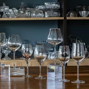 Großhandel benutzer definierte klare Luxus lange Stiel Kristall Weihnachten Hochzeit Glas Becher Gin Rotwein Gläser