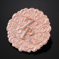 Fournisseur de broches personnalisées : Broche en métal personnalisée en forme de feuille d'érable, broche 3D en relief pour cadeau souvenir de mode