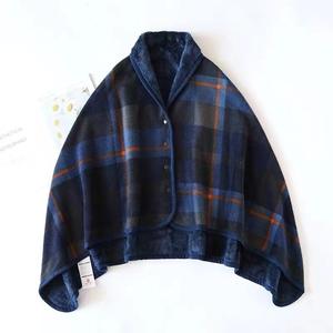 Prensa de manta de botón de franela polar impresa que absorbe la humedad y genera calor japonesa y coreana - Product Image 3