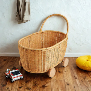 Cesta de mimbre para guardar juguetes, carrito de ratán tejido a mano para niños de 2 a 4 años, juego de simulación con ruedas - Product Image 2