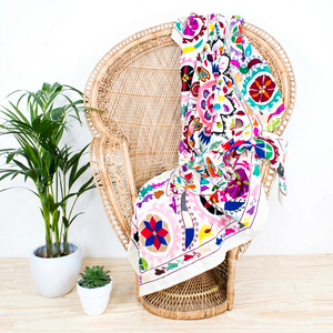 Tapiz de pared hecho a mano, tamaño doble, de cama Suzani - Product Image 1