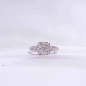 Bague en diamant moissanite de qualité supérieure pour femmes, pour usage quotidien et collection de mariage, disponible au prix export. - Product Image 2
