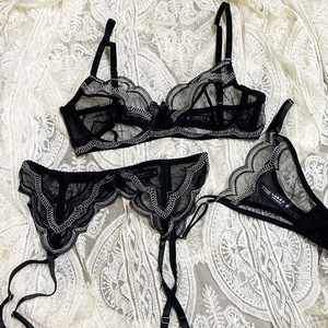 Yicheng Lingerie Sexy Européenne et Américaine à Succès, Ensemble Soutien-Gorge Trois Pièces en Dentelle Fine Anti-Affaissement à <span class=keywords><strong>Bon</strong></span> <span class=keywords><strong>Prix</strong></span> - Product Image 2