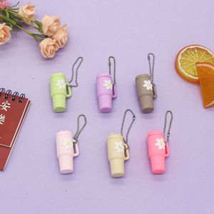 Porte-clés miniatures QQ en forme de gobelet, vente en gros; nouveau design mignon aux motifs nuages et fleurs; - Product Image 6