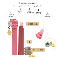 Tubes de brillant à lèvres personnalisés en gros, logo unique, vegan, sans cruauté, parfums fruités, soin, baume à lèvres teinté avec des breloques