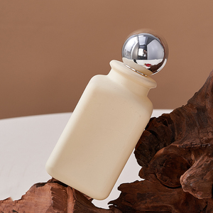 Botellas redondas hermosas de lujo personalizadas a precio de mercado perfumes esmerilados con tapa de bola dorada - Product Image 5