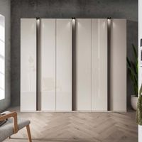Walk-In Closet, espace de rangement spacieux et design de luxe