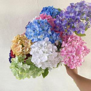 Ramo de Flores de Hortensia Artificiales de Seda, Alta Simulación, Decoración para Bodas y Hogar - Product Image 1