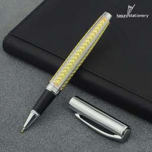 Bolígrafo/Roller de Metal con Diseño Tejido Tallado en Amarillo/Azul, Novedad con Logotipo Personalizado - Product Image 3