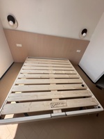 Lit double flottant de luxe au design minimaliste avec cadre en bois, suspendu, en cuir véritable, pour chambre à coucher, taille standard, pour adultes.