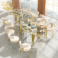 Table à manger en métal doré serpentin moderne et luxueuse pour les événements de mariage, la décoration de la maison et l'utilisation hôtelière