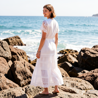 Robe midi romantique en coton naturel pour femme, avec dentelle blanche au crochet, boutonnée, à volants, style estival/inspiration féminine française