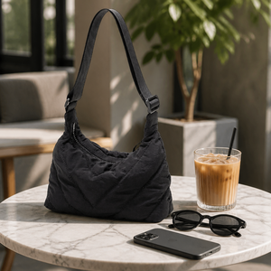 Sac fourre-tout matelassé noir en PU pour femme avec fermeture éclair et chaînes, grande capacité, imperméable, décontracté, pour le shopping et les voyages - Product Image 1