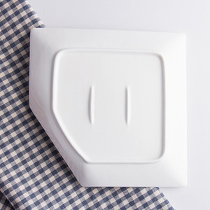 Assiette de table irrégulière <span class=keywords><strong>originale</strong></span> en porcelaine <span class=keywords><strong>blanche</strong></span> écologique, personnalisable avec logo, vente en gros d'usine pour restaurants - Product Image 5