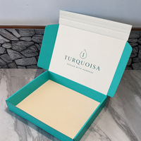 Boîtes en papier personnalisées sur mesure imprimées pour l'expédition de vêtements, boîtes cadeaux de vente au détail avec logo, boîtes d'emballage pour envoi postal avec logo