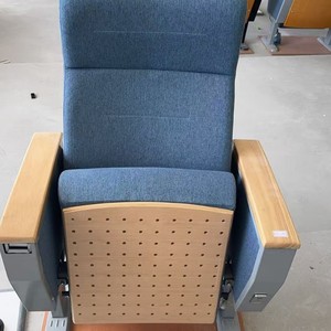 Silla de auditorio azul con reposabrazos de madera, respaldo fijo, para teatro, sala de conferencias, iglesia. - Product Image 2