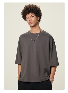 T-Shirt Lavorata a Maglia per Uomo, 100% Cotone, Oversize Vintage con Silhouette Architettonica, Taglio Moderno Contemporaneo, Eco-Friendly - Product Image 3