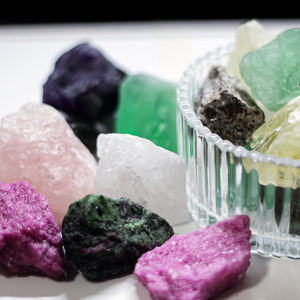 Piedras Preciosas de Corindón Natural en Bruto para Paisajismo y Uso Decorativo - Product Image 2