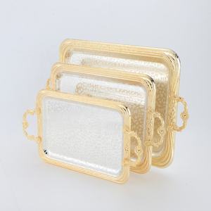 Plateau de service en métal de luxe plaqué or ensemble de plateaux à fruits et de vaisselle élégants - Product Image 1