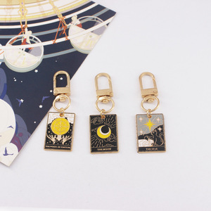 Llavero de esmalte <span class=keywords><strong>Sol</strong></span> Luna Estrella para Hombres y Mujeres, Regalo de Cumpleaños, Accesorio para Bolsos, Serie Creativa de Cartas del Tarot, Llavero de Gato Misterioso - Product Image 3