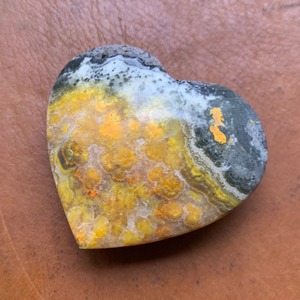 Wholesale High Quality Healing Crystal <b>Crafts</b> Natural Bumble Bee Jasper Heart for Home Decoration and Energy - Product Image 4