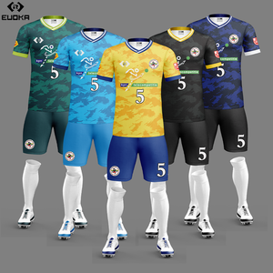 Maglia da Calcio Personalizzata 2026 in Poliestere Traspirante con Stampa Digitale, Alta Qualità, Divisa da Calcio Casa/Trasferta con Pantaloncini - Product Image 1