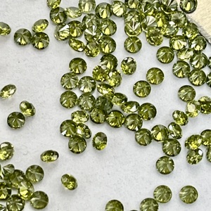 Piedras de Circonia Cúbica de Corte Redondo de 2 mm, Tamaño Pequeño, Color Peridoto - Product Image 1