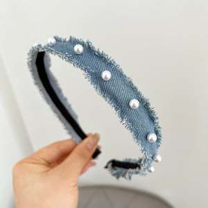 <span class=keywords><strong>ที่</strong></span>คาดผมเดนิมไข่มุกสไตล์เกาหลีใหม่ปี 2023 สำหรับผู้หญิง ดีไซน์เรียบง่าย ดูหรูหรา แบบผูกปม ใช้ได้ทุกวัน สำหรับมัดผมแต่งหน้า - Product Image 4