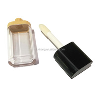 Nouveau design Forme plate Lipglaze Brillant à lèvres Tube en plastique Bouteille anti-cernes liquide grande brosse Usine d'emballage cosmétique OEM ODM