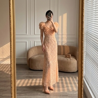 Robe de soirée rose à sequins coupe A-line avec traîne chapelle et détails en dentelle
