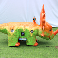 Modèle de dinosaure électrique personnalisé pour enfants, trottinette à chevaucher avec siège sécurisé pour la location en aire de jeux intérieure/extérieure