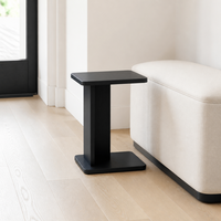 Table d'appoint carrée contemporaine en bois de noyer finition travertin avec base à panneau central pour chambre à coucher ou canapé