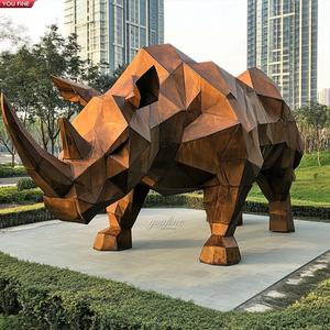 Scultura Moderna di Rinoceronte in Acciaio Corten con Design Geometrico - Product Image 2