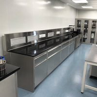Banc de travail de laboratoire de chimie humide, mobilier de laboratoire, table de laboratoire en acier inoxydable avec armoires de rangement intégrées