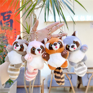 Venta al por mayor lindo pequeño <span class=keywords><strong>Panda</strong></span> de peluche colgante <span class=keywords><strong>red</strong></span> <span class=keywords><strong>rojo</strong></span> dibujos animados llavero muñeca con mapache hecho de algodón - Product Image 1