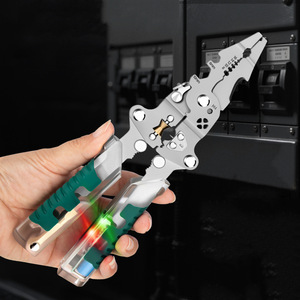 Pince à dénuder multifonctionnelle pour électricien, spéciale pour mesurer, diviser, enrouler, sertir et plier les fils, verte/argentée - Product Image 1
