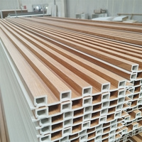 Panel Dinding WPC Tahan Air Motif Kayu Dekoratif Sirip Beralur untuk Gedung Kantor Komersial