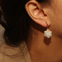 Pendientes de flores de mujer bonitos y personalizados, a la moda de acero inoxidable pendientes de aro, pendientes de plástico