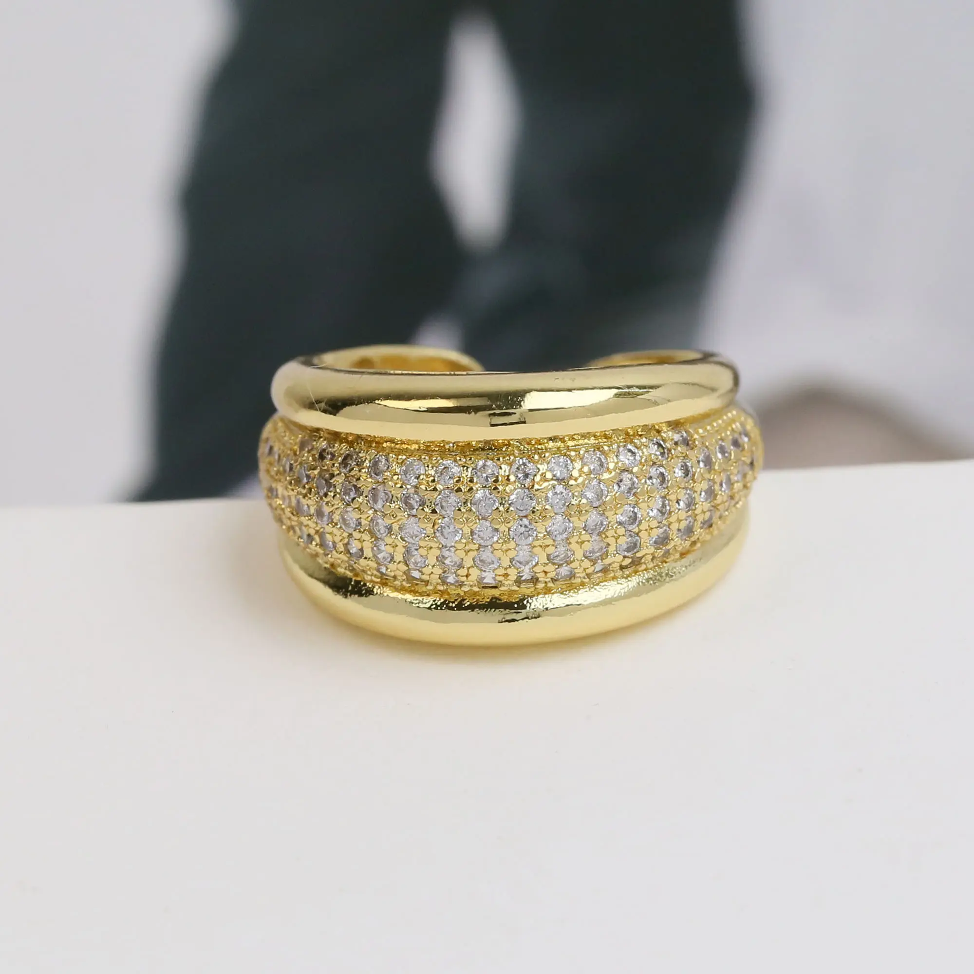 Đồ trang sức hợp thời trang bán buôn 24-Karat mạ vàng brass Zircon Pave 24 carat Nhẫn cưới vàng