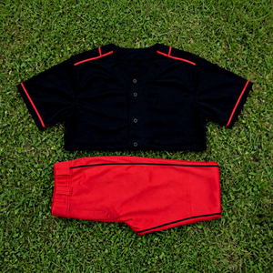 Conjunto de Uniforme de Béisbol Unisex Negro y Rojo, Transpirable, de Poliéster, Camiseta de Manga Corta con Botones y Pantalones - Product Image 1