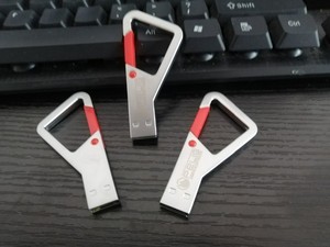 Memoria USB al <span class=keywords><strong>por</strong></span> <span class=keywords><strong>mayor</strong></span> de la hebilla del triángulo de la fábrica 64GB 16GB se divierte memoria USB del mosquetón impermeable - Product Image 1
