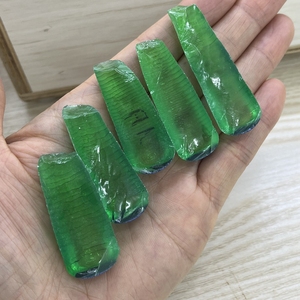 Vente en gros Matériau synthétique non coupé 78 # Corindon synthétique vert rugueux - Product Image 2