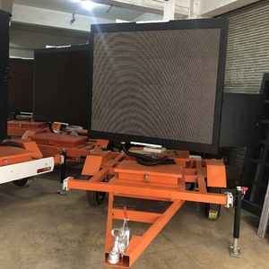 Panneau d'information routière solaire VMS, écran LED monté sur remorque, 5 couleurs, IP65, cadre en aluminium, signalisation d'avertissement pour travaux routiers - Product Image 3