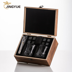 Trung quốc sản xuất biểu tượng tùy chỉnh khắc Whisky Kính Set với barware Whisky Stones phụ kiện trong gỗ hộp quà tặng cho nam giới - Product Image 1